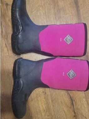 Pink & Black Muck Waterproof Boots